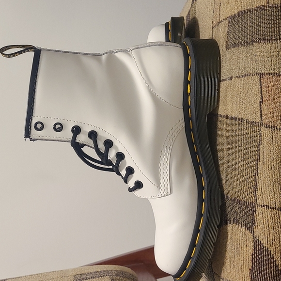 Dr. Martens boots - Picture 2 of 5